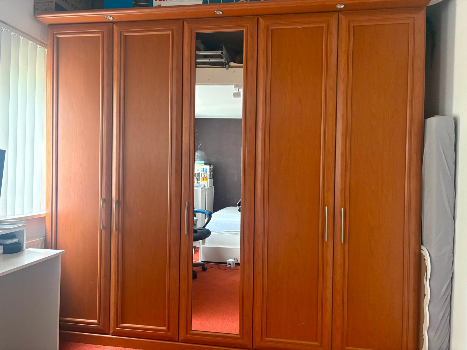 Grote kledingkast met spiegeldeur en veel opbergruimte, Huis en Inrichting, Kasten | Kledingkasten, Ophalen, Met deur(en), Gebruikt