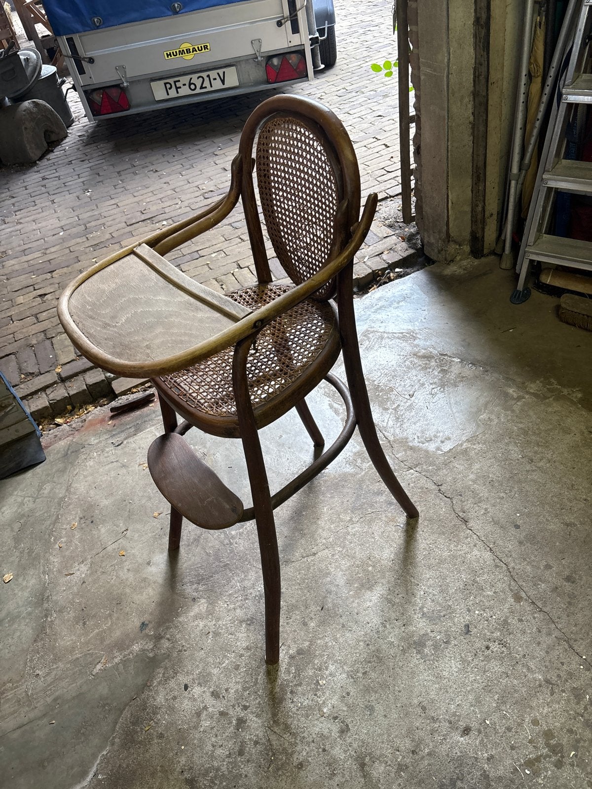 Antieke Thonet Kinderstoel - Gebogen Hout en Rotan, Ophalen