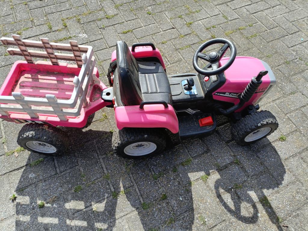 Tractor met aanhangwagen op accu, Ophalen, Gebruikt