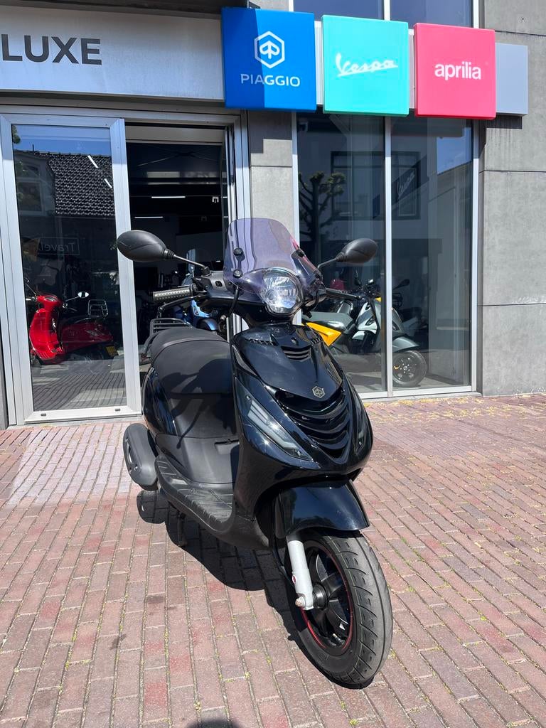 Piaggio Zip SP E5 2022- Zwart- LED-ALARM, Maximaal 45 km/u, Zip, Ophalen of Verzenden, Zo goed als nieuw