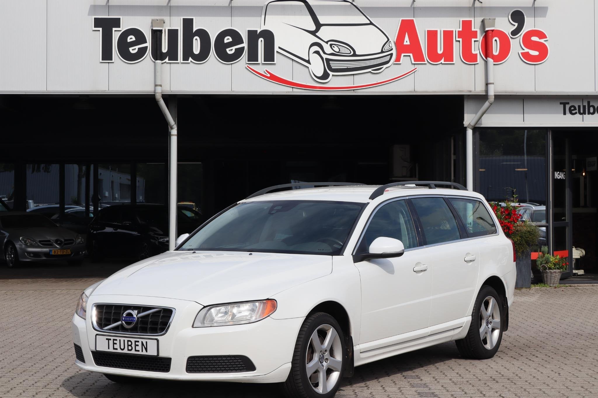 Volvo V70 2.4 D5 Kinetic EXPORTPRIJS, Airco, Cruise control,, Euro 5, 2000 kg, Wit, Diesel