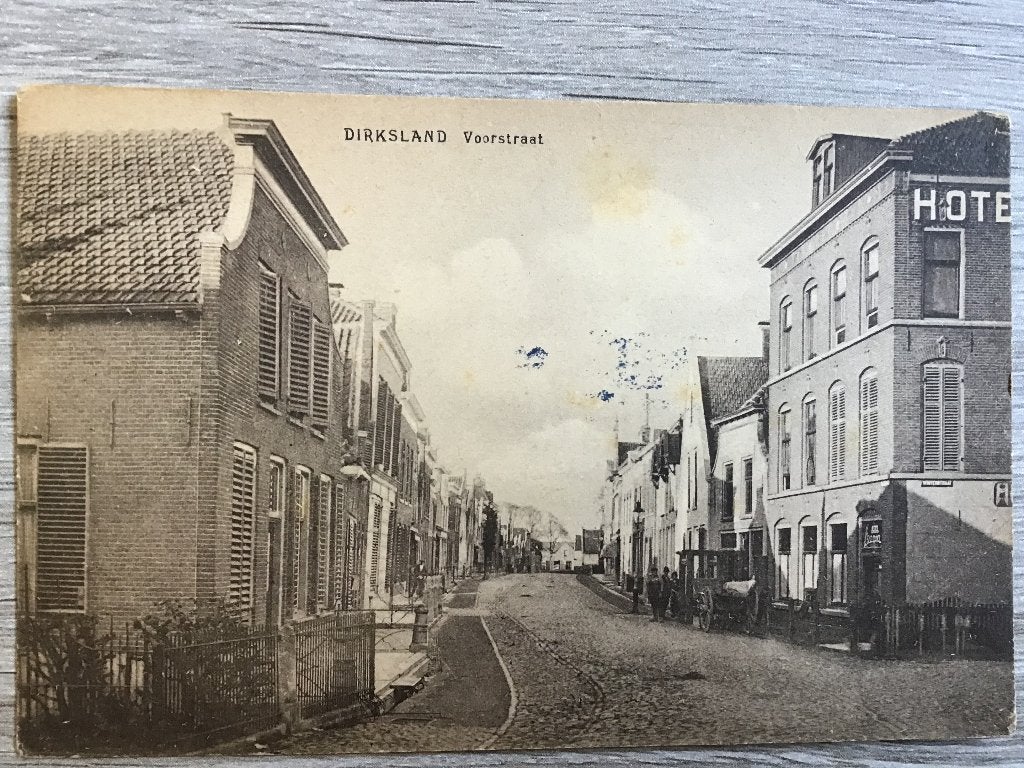 Oude Ansichtkaart Dirksland Voorstraat - Hotel ca 1915-20, Verzamelen, Ophalen of Verzenden, Voor 1920, Gelopen, Zuid-Holland