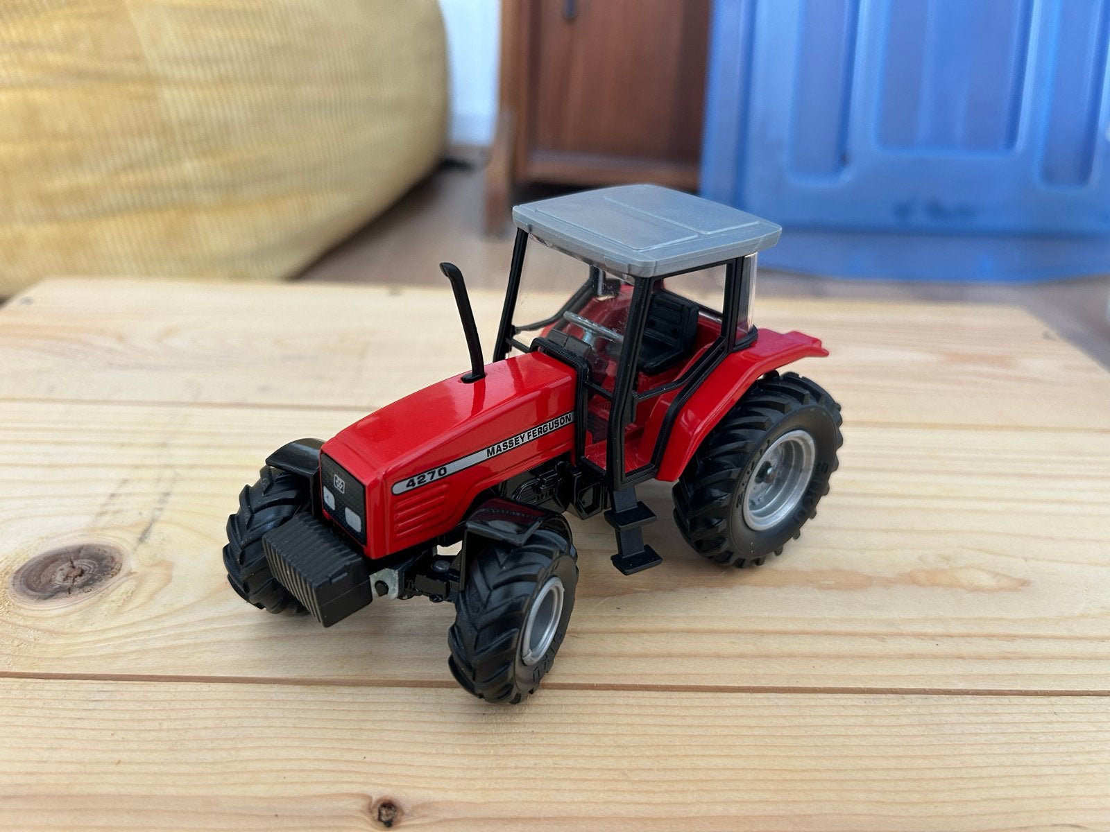 Siku Farmer 2654 Massey Ferguson 4270 1:32 Tractor, Ophalen of Verzenden, Zo goed als nieuw, Tractor of Landbouw, SIKU