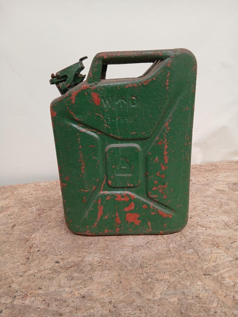 Oude groene metalen jerrycan, Verzamelen, Ophalen of Verzenden
