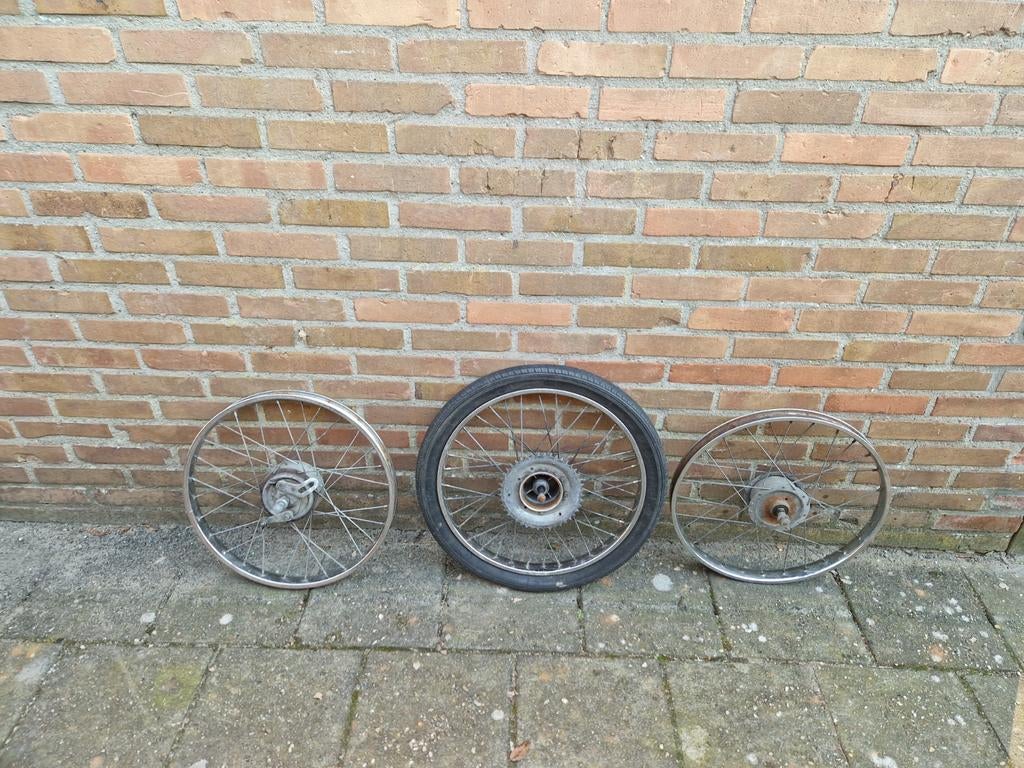 Bromfiets wiel 17 inch, Fietsen en Brommers, Ophalen of Verzenden, Gebruikt, Overige typen, Overige merken