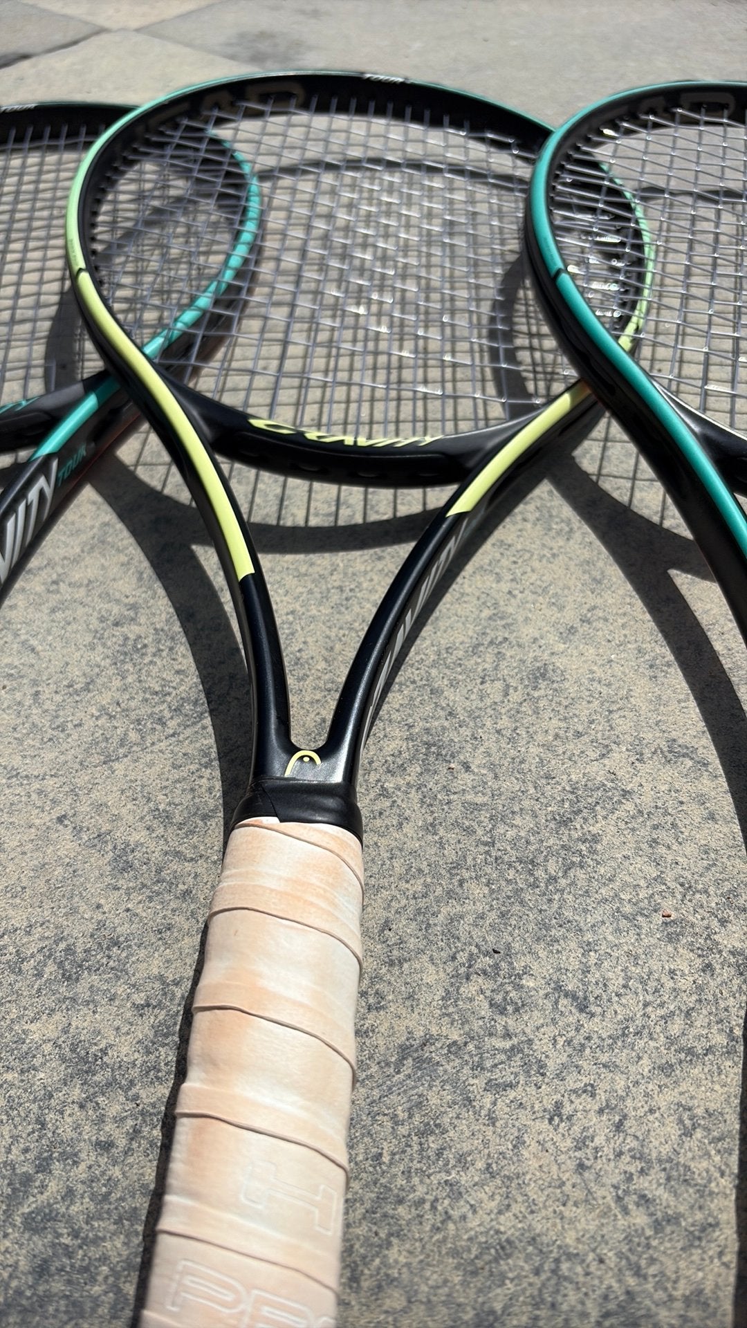 3 x veel gebruikt Head tennis racket Gravity Tour, Sport en Fitness, Tennis, Gebruikt, Ophalen of Verzenden, Head, Racket