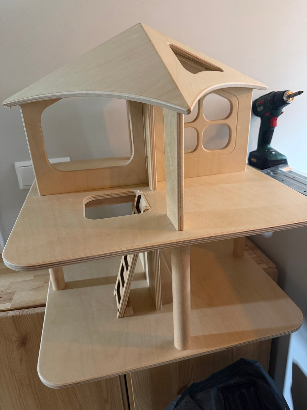 Houten Poppenhuis - Nieuwstaat (als drewart), Ophalen, Zo goed als nieuw, Poppenhuis