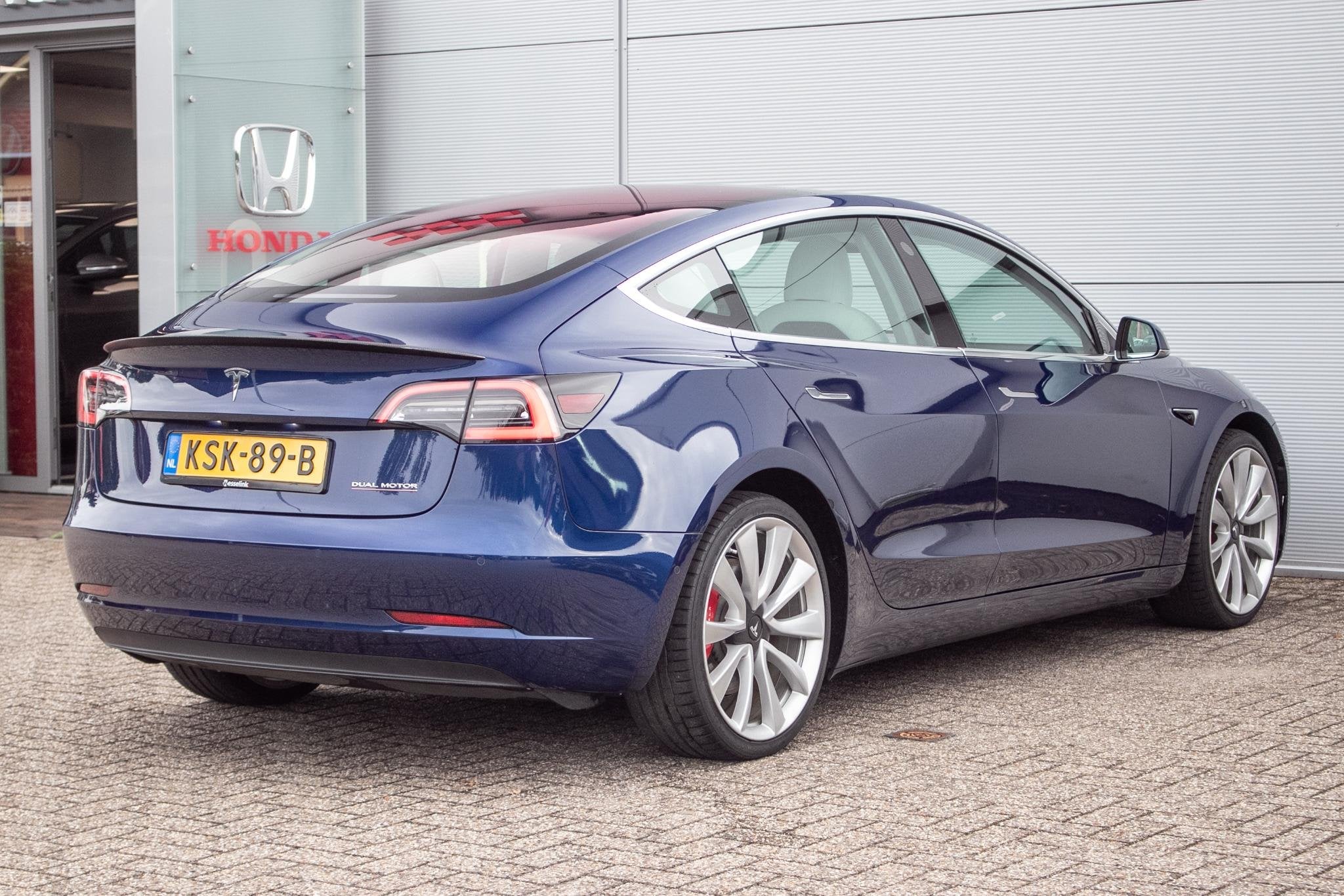 Tesla Model 3 Performance AWD 75 kWh - Stoel/achterb. verw., Automaat, Stof, 547 km, 462 pk