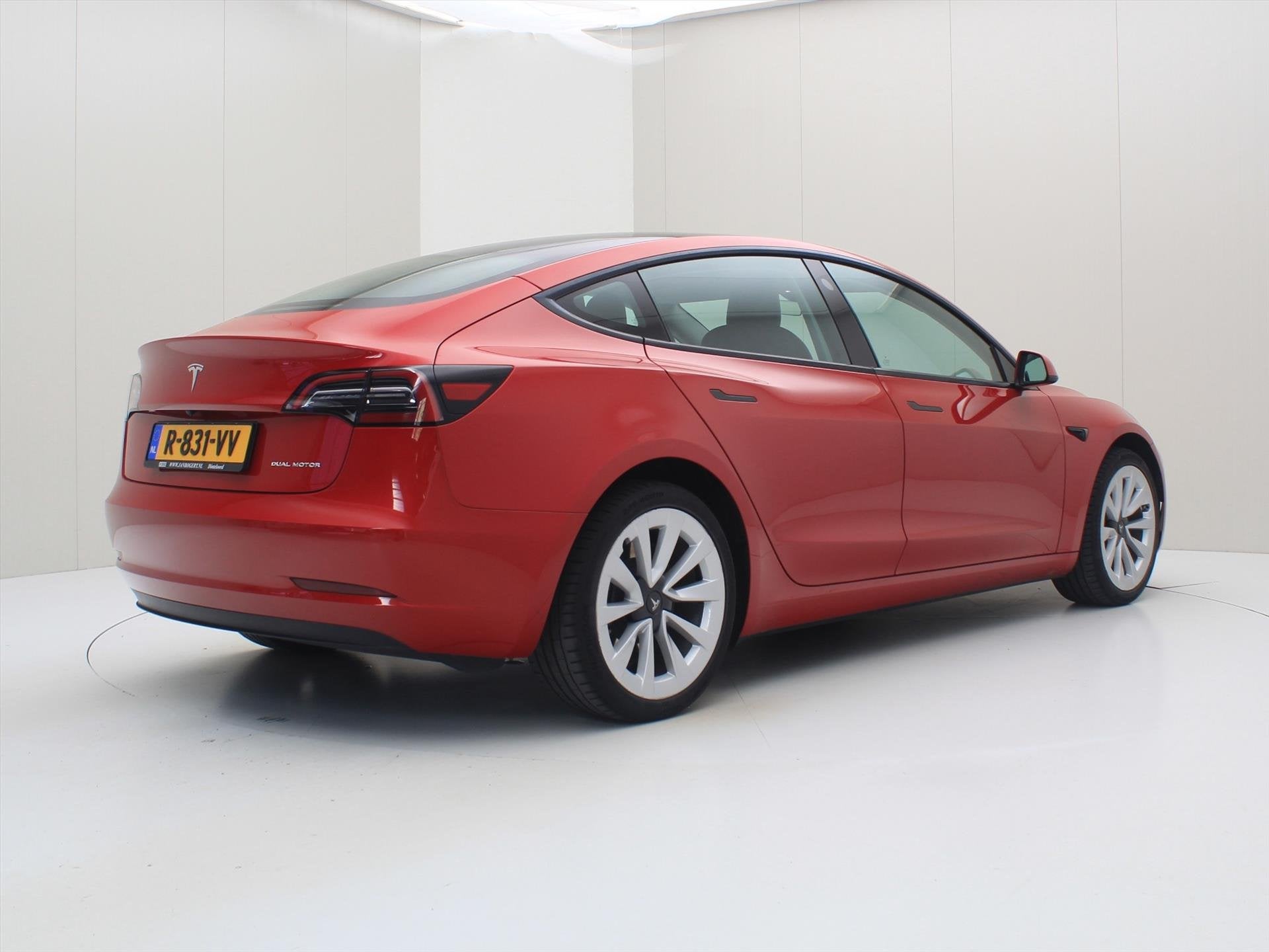 Foto 3 van Tesla Model 3 Long-Range AWD 351pk 75 kWh 92.2% SoH UPGRADE