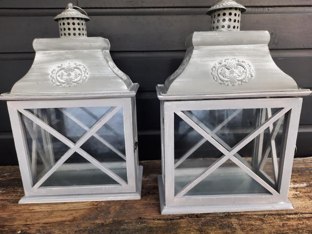 Twee grijze windlichten lantaarns hout zink stoer, Ophalen, 25 tot 50 cm, Zo goed als nieuw, Grijs