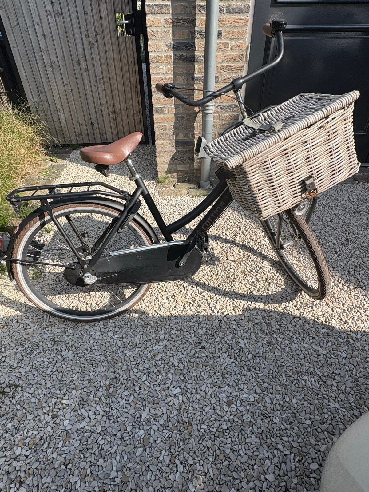 Cortina Transport 24 inch meisjesfiets met mand, Fietsen en Brommers, Fietsen | Meisjes, Ophalen, Gebruikt, 24 inch, Versnellingen