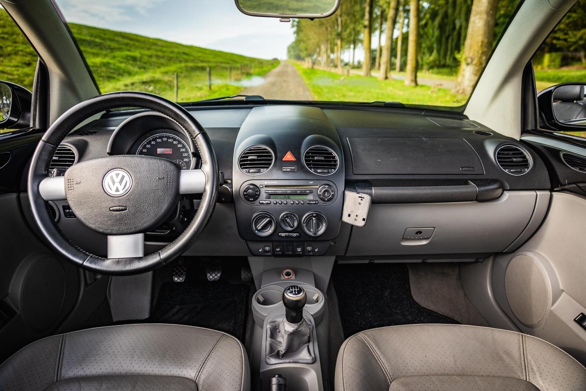 Volkswagen New Beetle Cabriolet 1.8-20V T Highline | Cabrio, Voorwielaandrijving, Beetle (Kever), 4 cilinders, 4 stoelen