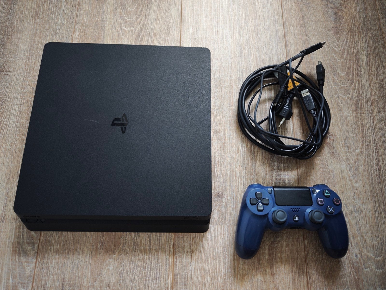 PS4 Slim 1TB met controller en kabels, Spelcomputers en Games, Spelcomputers | Sony PlayStation 4, Gebruikt, Ophalen of Verzenden