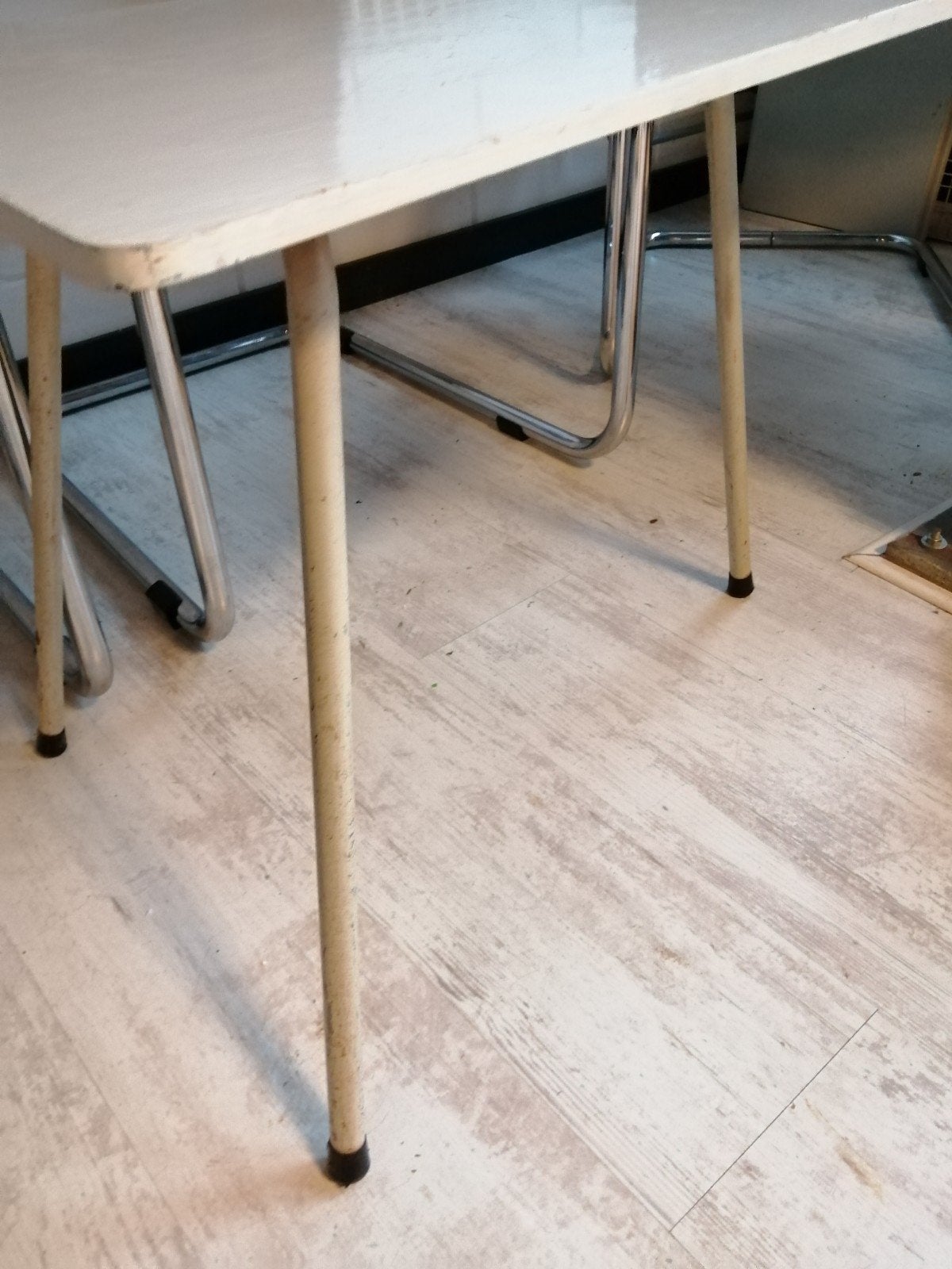 Super jaren 60 tafeltje trapezium en schuine pootjes 60 x 50, Ophalen of Verzenden