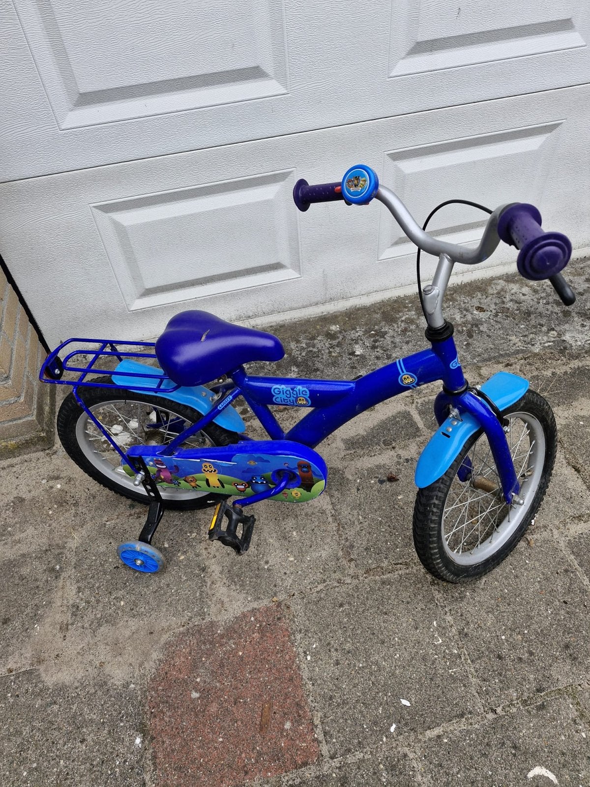 Blauwe kinderfiets met zijwieltjes, Ophalen, Terugtraprem, Zijwieltjes, Minder dan 16 inch