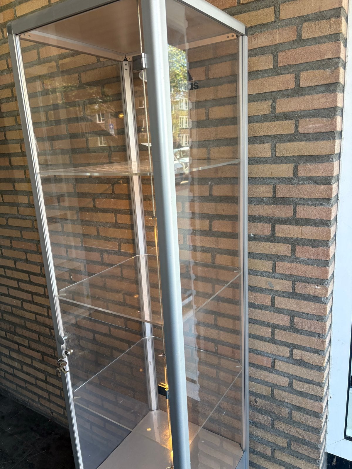 Plexiglas vitrinekast met verlichting en slot, Ophalen, Met plank(en), Minder dan 50 cm, Gebruikt
