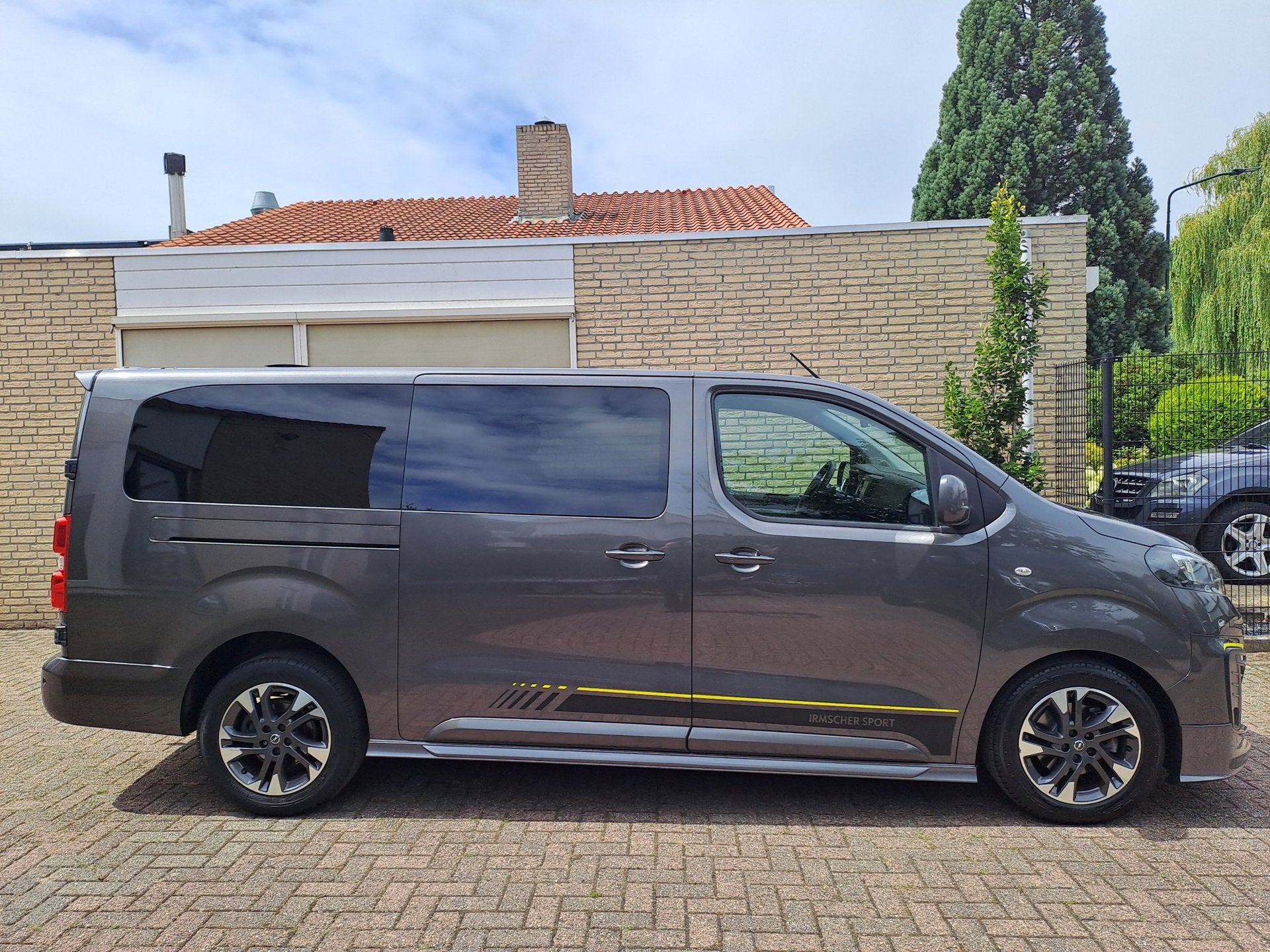 Opel Vivaro 2.0 CDTI L3H1 DC Innovation Irmscher, Gebruikt, 4 cilinders, Automatische klimaatregeling, Origineel Nederlands