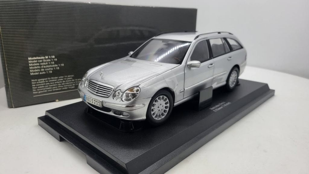 Mercedes Benz E-klasse T-Modell Zilver Grijs metallic, Hobby en Vrije tijd, Modelauto's | 1:18, Kyosho, Kyosho, Nieuw, ?