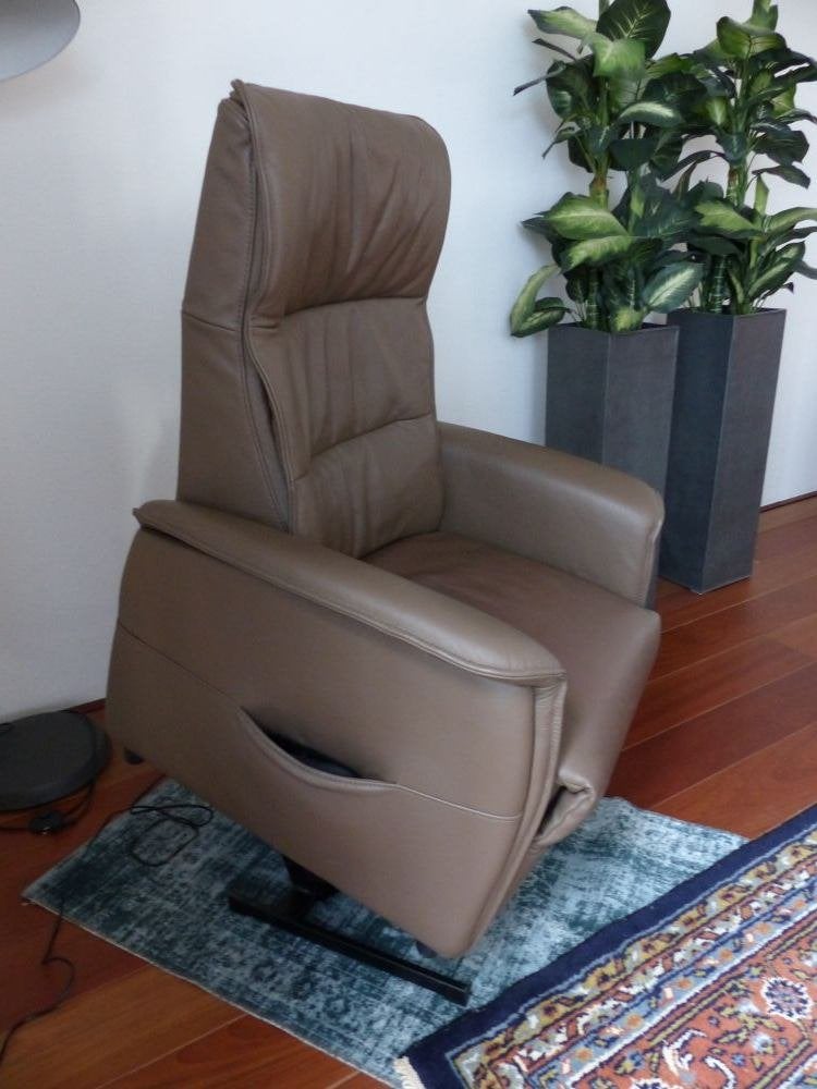 LEDEREN ELEKTRISCHE STA-OP RELAX-FAUTEUIL, Huis en Inrichting, Fauteuils, Ophalen, Zo goed als nieuw, Past in de meeste interieurs