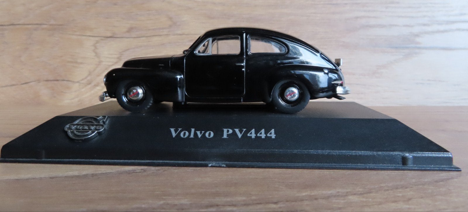 Te koop: VOLVO PV444 ZWART 1:43 ATLAS VOLVO COLLECTION, Ophalen of Verzenden, Zo goed als nieuw, Auto, Overige merken