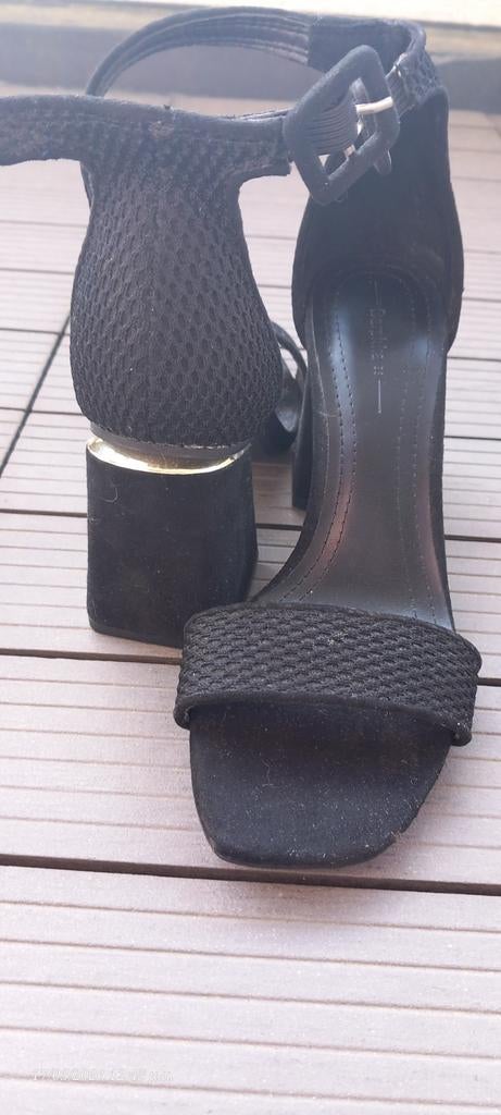 BERSHKA Zwarte sandalen met hak - nooit gedragen, Zwart, Nieuw, Sandalen of Muiltjes, Bershka
