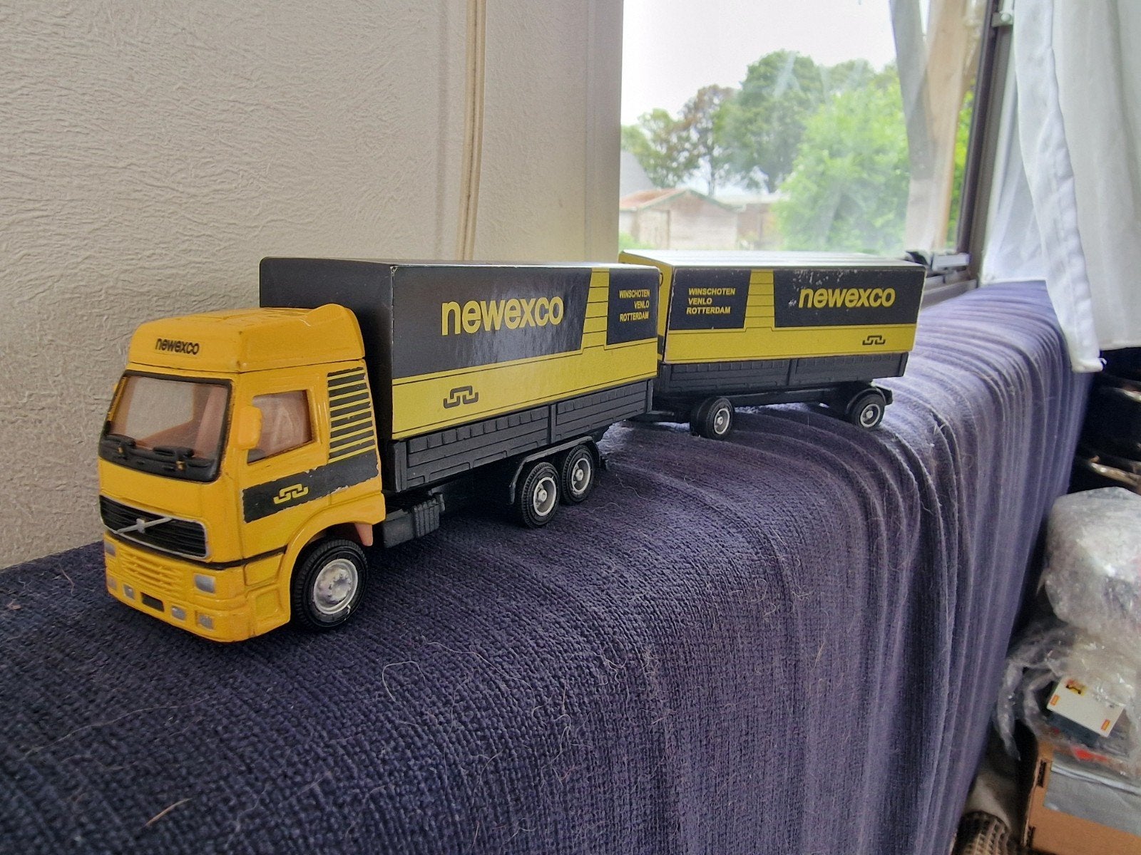 Newexco Volvo vrachtwagen met aanhanger speelgoed, Overige merken, 1:32 tot 1:50, Ophalen of Verzenden, Zo goed als nieuw