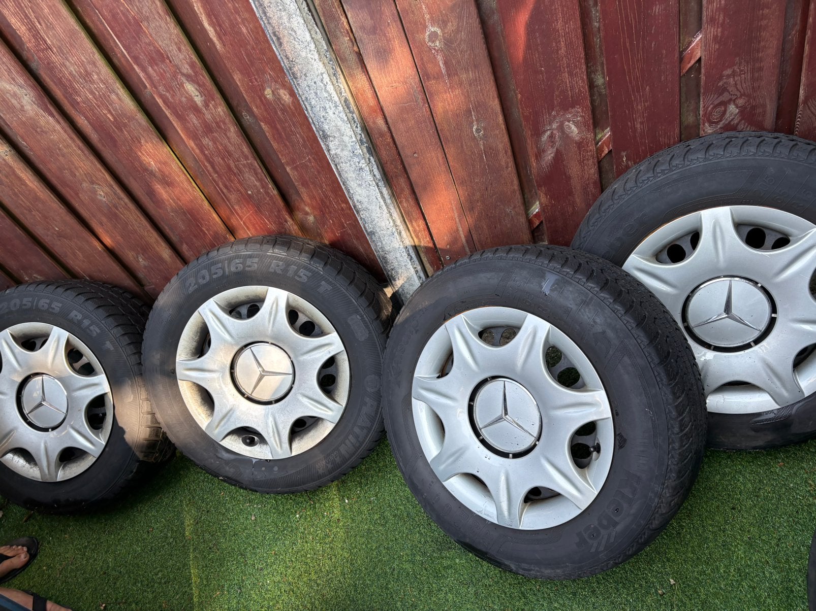 4 originele Mercedes velgen met Kleber banden 205/65 R15, Ophalen, Zo goed als nieuw