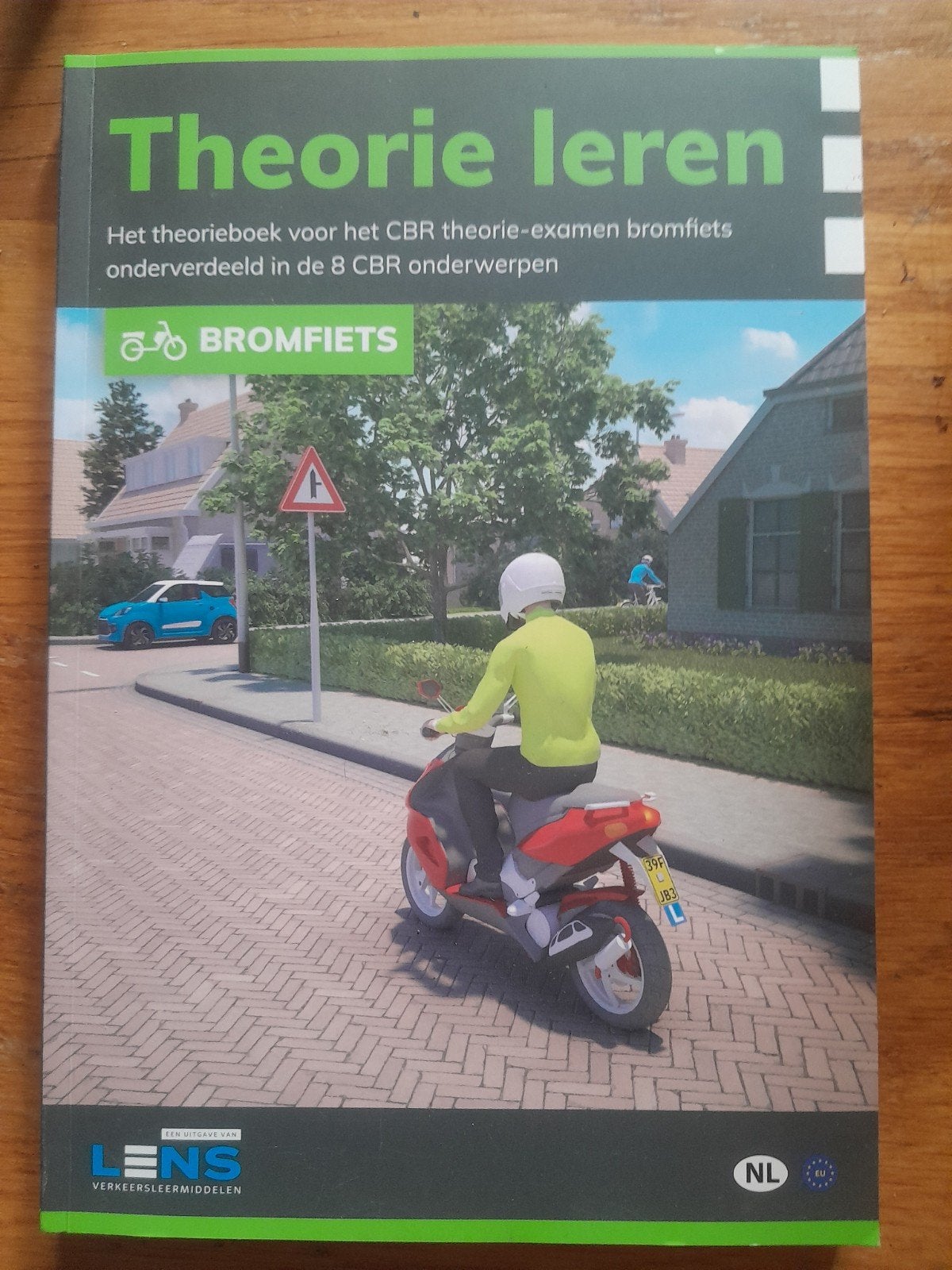 Theorie leren bromfiets CBR theorie-examen, Boeken, Ophalen, Zo goed als nieuw, Algemeen, Lens Verkeersleermiddelen
