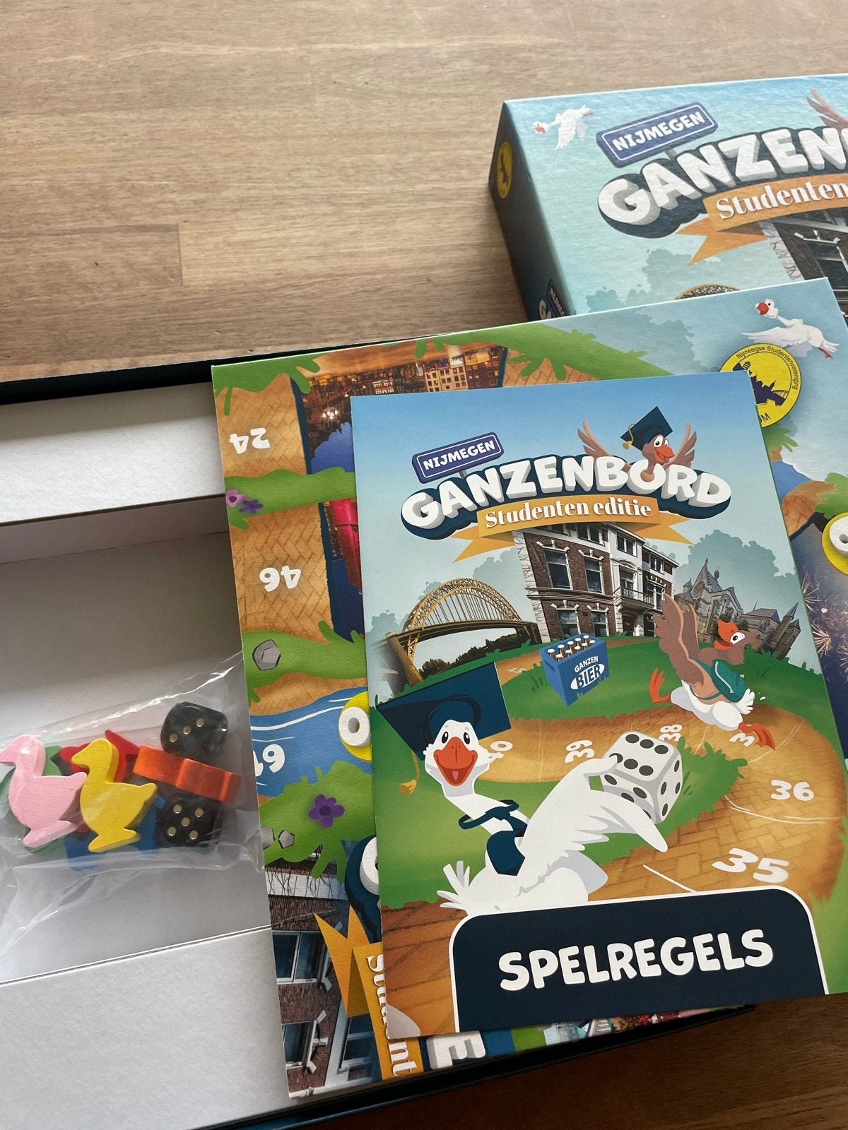 Ganzenbord Nijmegen Studenten Editie - Gezellig Spel, Drie of vier spelers, Ophalen, Zo goed als nieuw