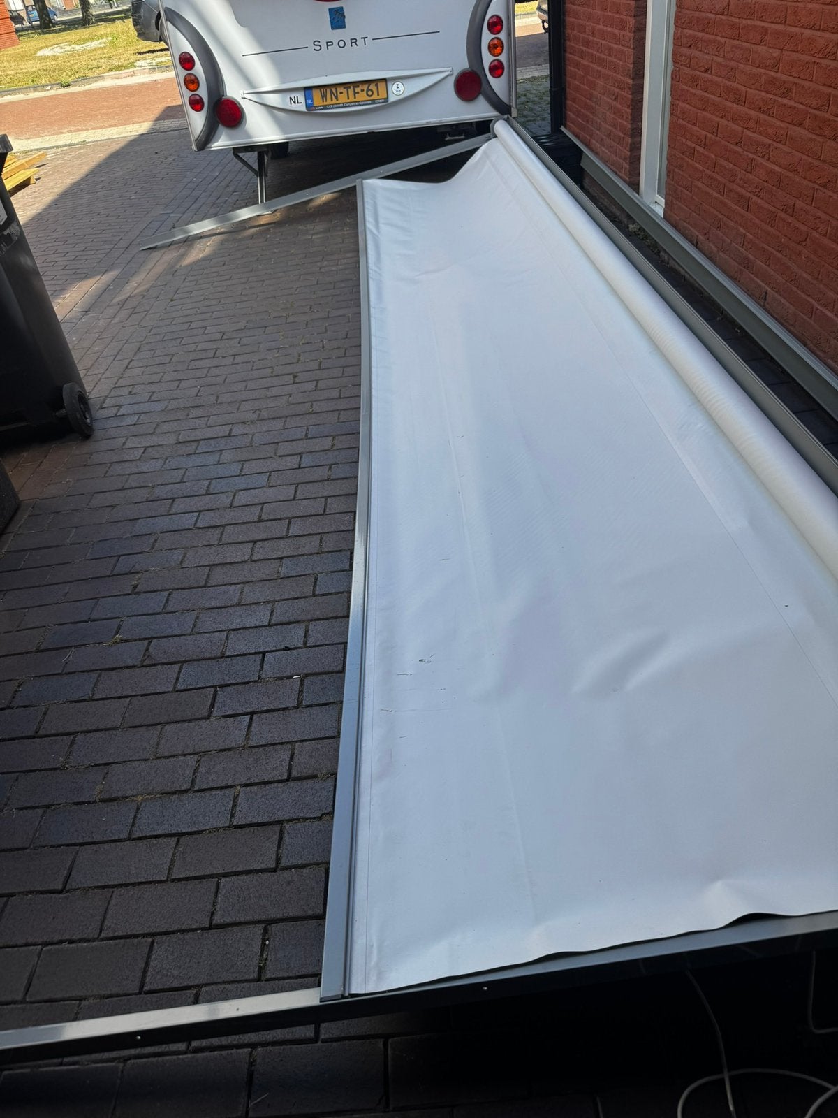 Screen met wit doek met afstandsbediening - 5.10 breed, Ophalen, 450 cm of meer, Elektrisch, Zo goed als nieuw