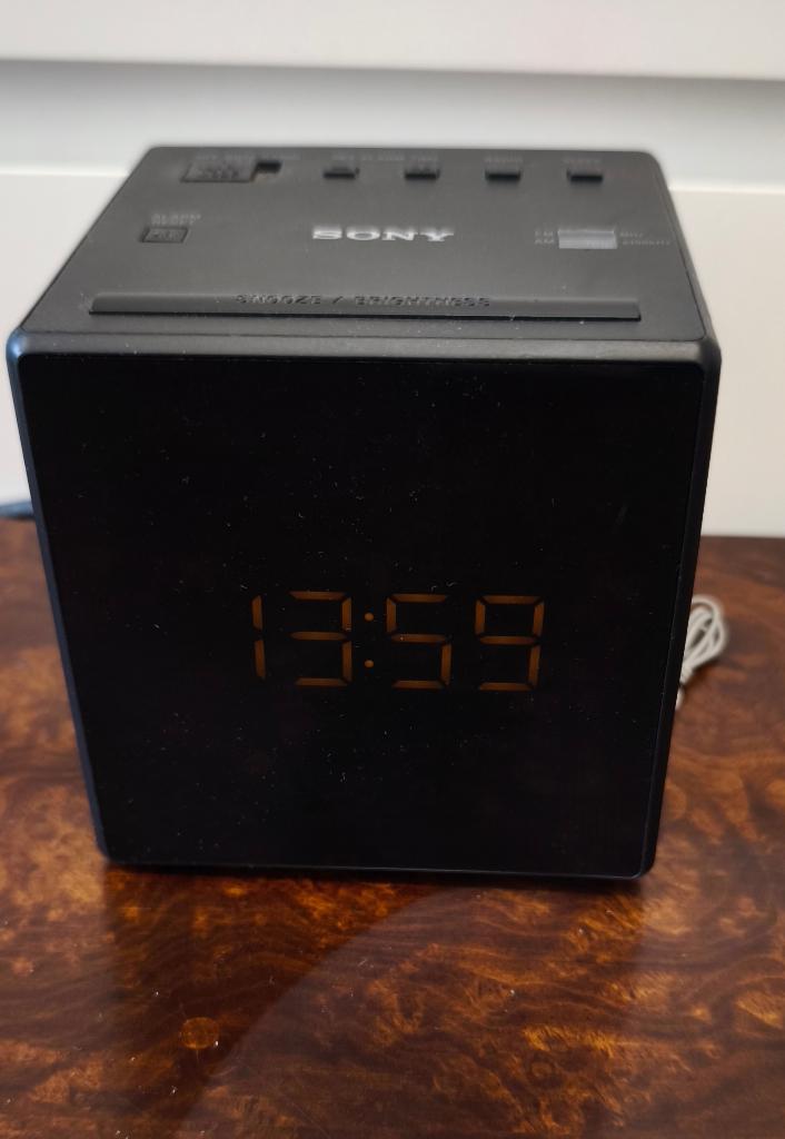 Sony radio clock, Ophalen of Verzenden, Gebruikt, Bouwradio