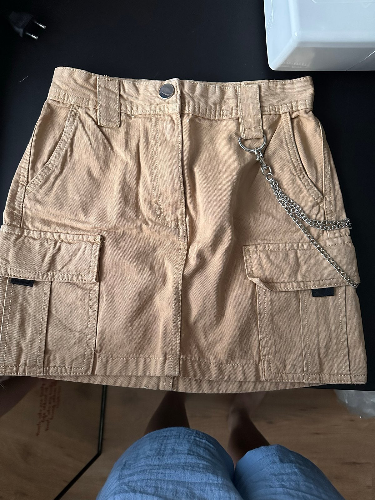 2 rokjes: Bershka (bruin) & Pull&Bear (zwart/wit bloemen), Ophalen of Verzenden, Gedragen, Maat 36 (S), Bruin