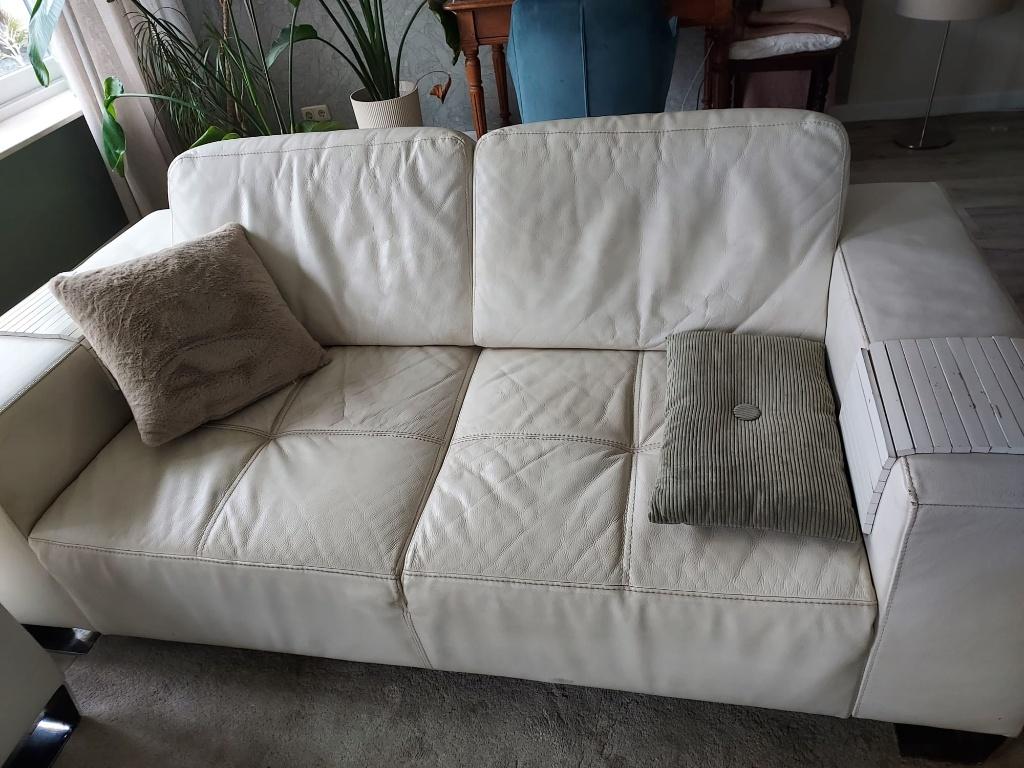 2 en 2,5 zits wit leren bank + hocker, Huis en Inrichting, Banken | Bankstellen, Ophalen, Gebruikt, 150 tot 200 cm, Tweepersoons