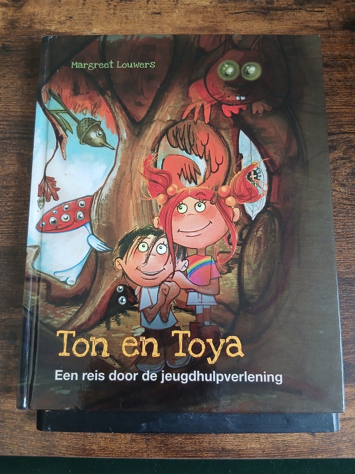 Margreet Louwers - Ton en Toya, Boeken, Kinderboeken | Jeugd | onder 10 jaar, Zo goed als nieuw, Fictie algemeen, Ophalen of Verzenden