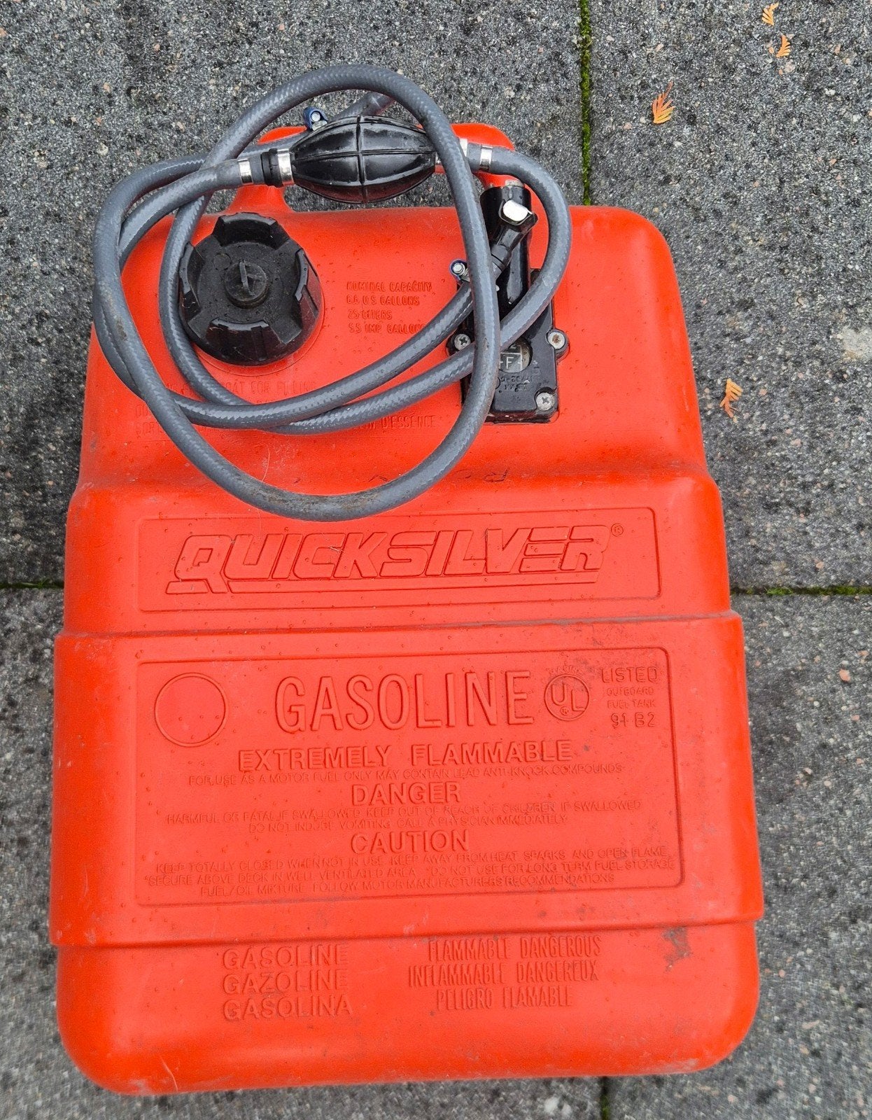 quicksilver 25 liter kunststof benzinetank met slang en balg, Watersport en Boten, Ophalen of Verzenden, Motor en Techniek