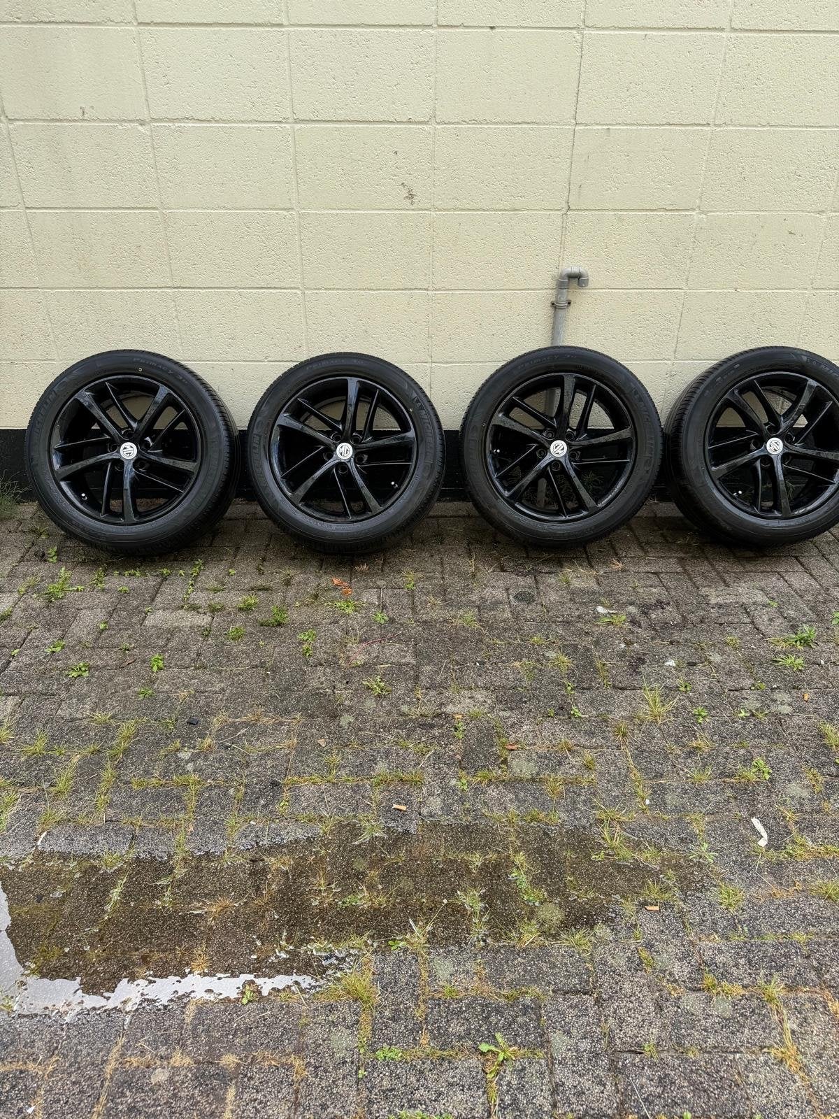 Set van 4 zwarte velgen met zomerbanden mg suv, 18 inch, Gebruikt, Banden en Velgen, Ophalen of Verzenden
