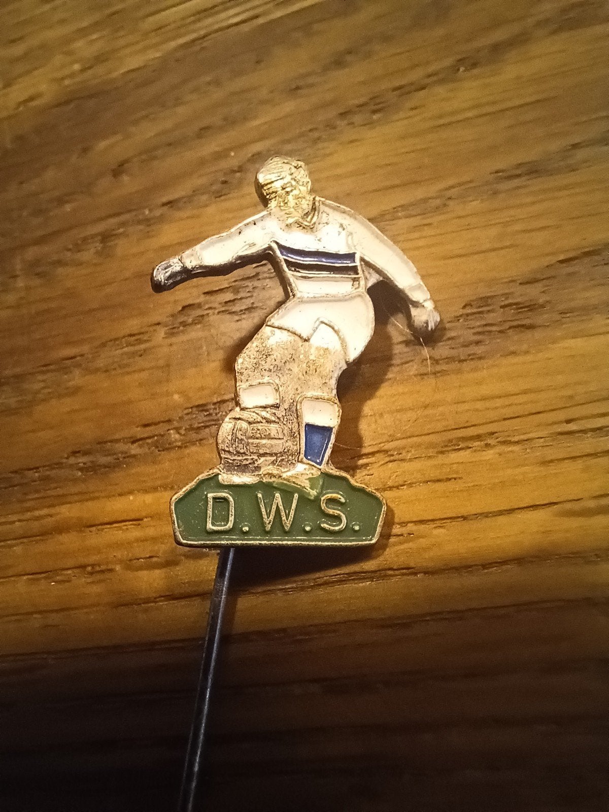 Speldje DWS (voetballer sport voetbal Amsterdam), Verzamelen, Speldjes, Pins en Buttons, Ophalen, Gebruikt, Sport, Speldje of Pin