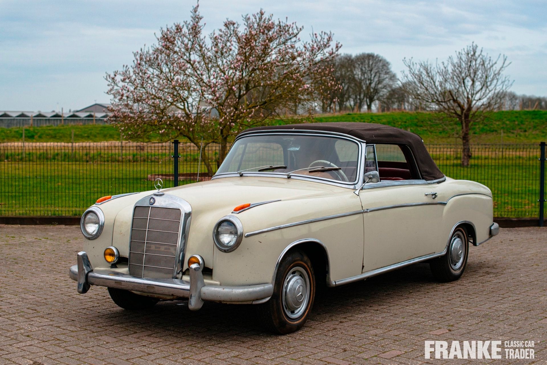 Mercedes-Benz 220 S Cabriolet, Automaat, Gebruikt, Cabriolet, 4 stoelen