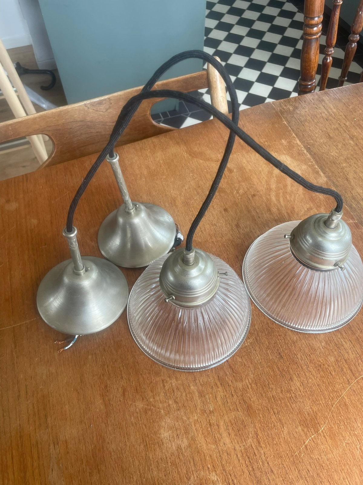 2 mooie lampen van melkglas, Huis en Inrichting, Lampen | Hanglampen, Ophalen of Verzenden, Zo goed als nieuw