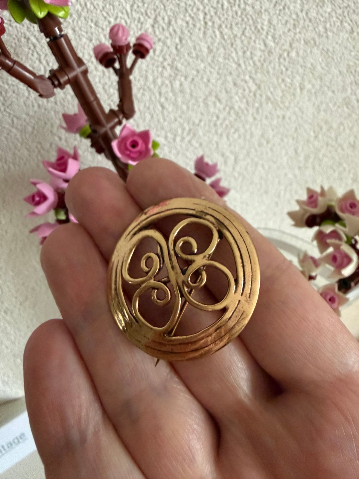 R165/Vintage Bronzen EIVIND HILLESTAD broche Noorwegen, Sieraden, Tassen en Uiterlijk, Broches, Overige materialen, Gebruikt, Overige kleuren