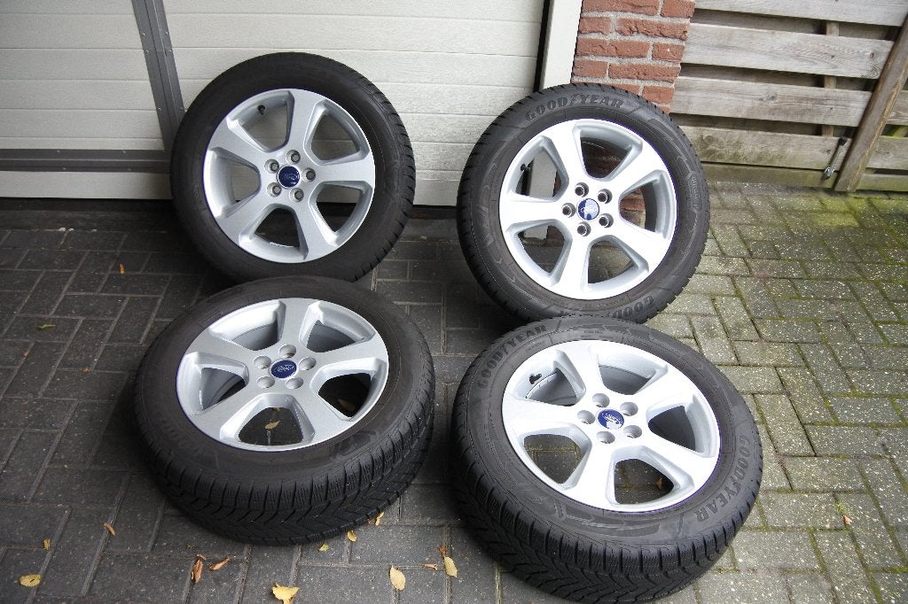 Te koop Ford Kuga Mk2 velgen met winterbanden., Ophalen, Gebruikt, Banden en Velgen, 17 inch