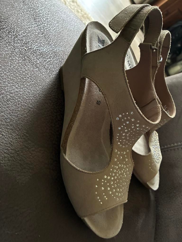 Mephisto sandalen met sleehak, Beige, Nieuw, Sandalen of Muiltjes, Ophalen of Verzenden