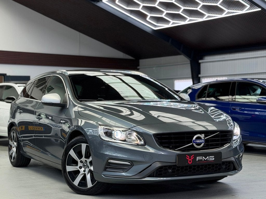 Volvo V60 2.0 T4 R-Design Camera Schuifdak Trekhaak, Gebruikt, 1969 cc, Handgeschakeld, 1600 kg