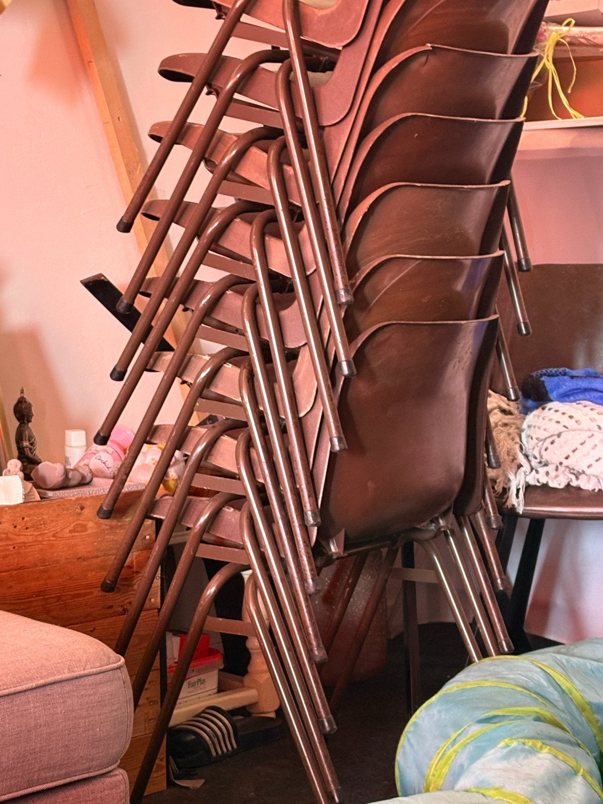 Stapelbare bruine stoelen - set van 16, Huis en Inrichting, Stoelen, Ophalen, Kunststof, Gebruikt, Bruin
