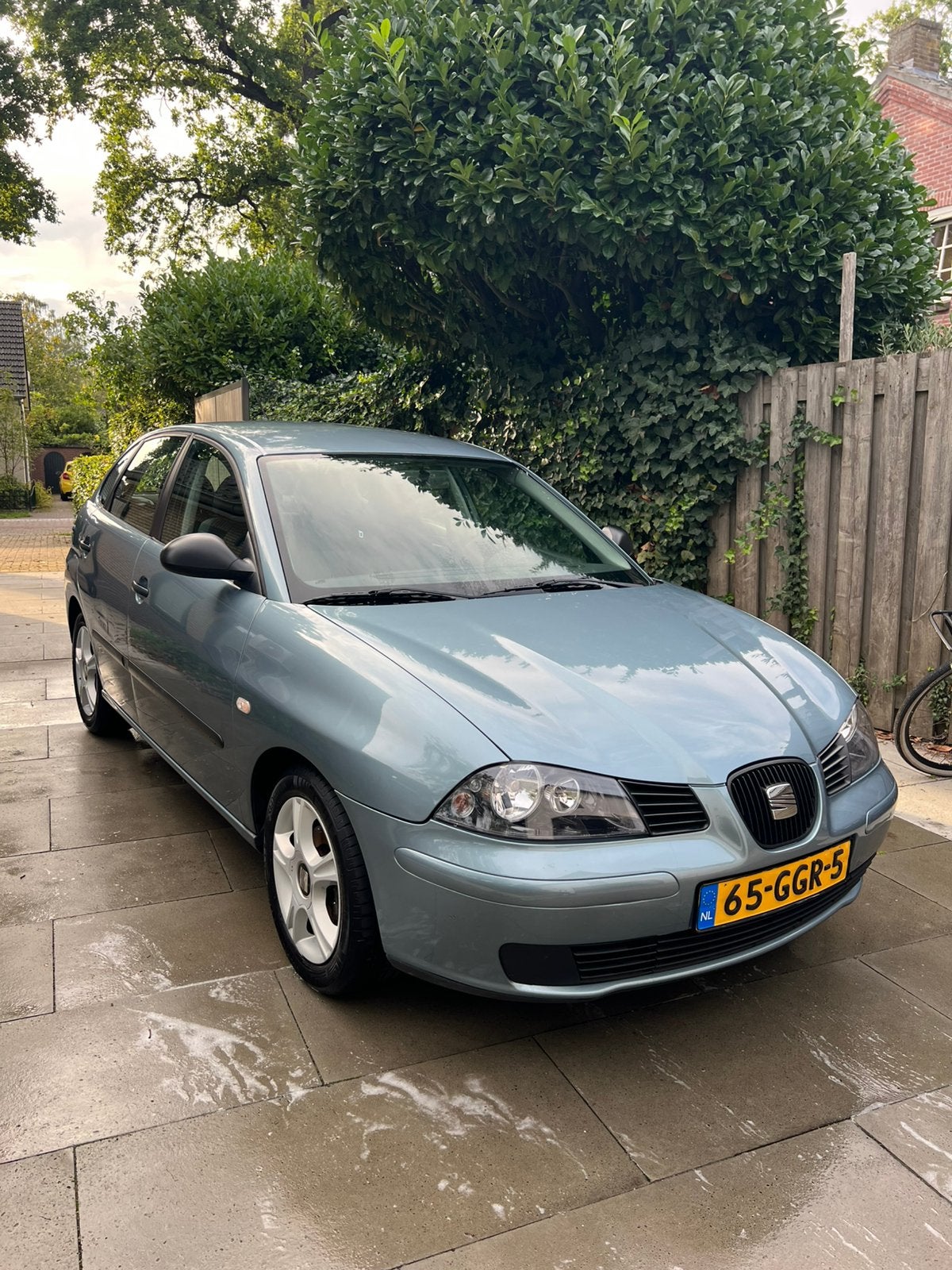 Seat Ibiza 1.2 47KW 2004 Blauw, Auto's, Voorwielaandrijving, 1027 kg, Stof, Zwart