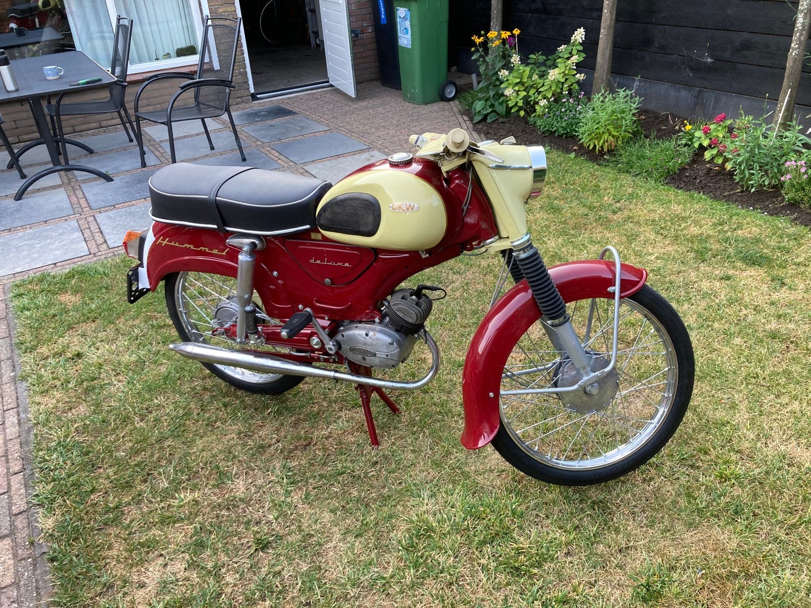 Dkw hummel, Maximaal 45 km/u, 50 cc, 3 versnellingen, Ophalen