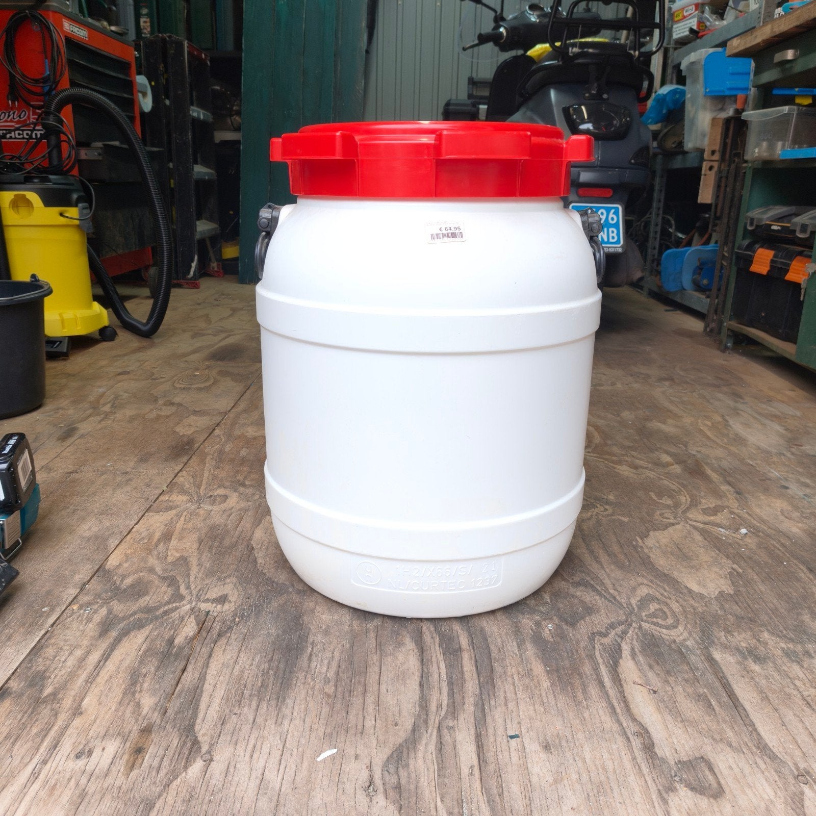 Voerton 55 Ltr, Ophalen, Zo goed als nieuw