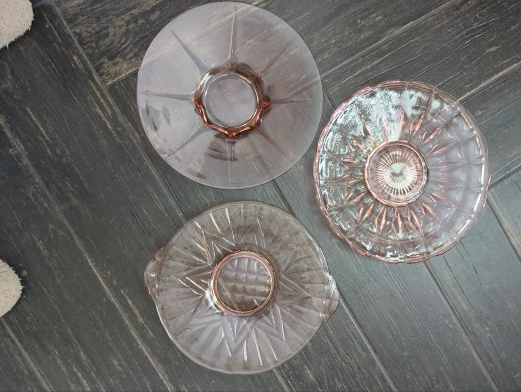 Glazen gebak schalen roze geperst glas, Ophalen of Verzenden, Zo goed als nieuw, Rond, Minder dan 50 cm