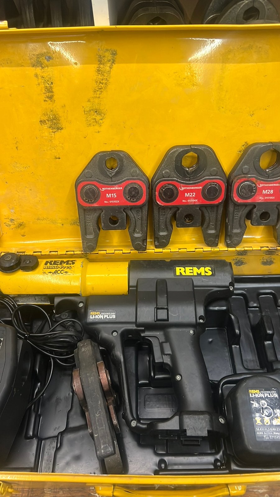 Perstang rems acc 14,4 v li ion groot inc 6 persbekken, Ophalen of Verzenden, Zo goed als nieuw