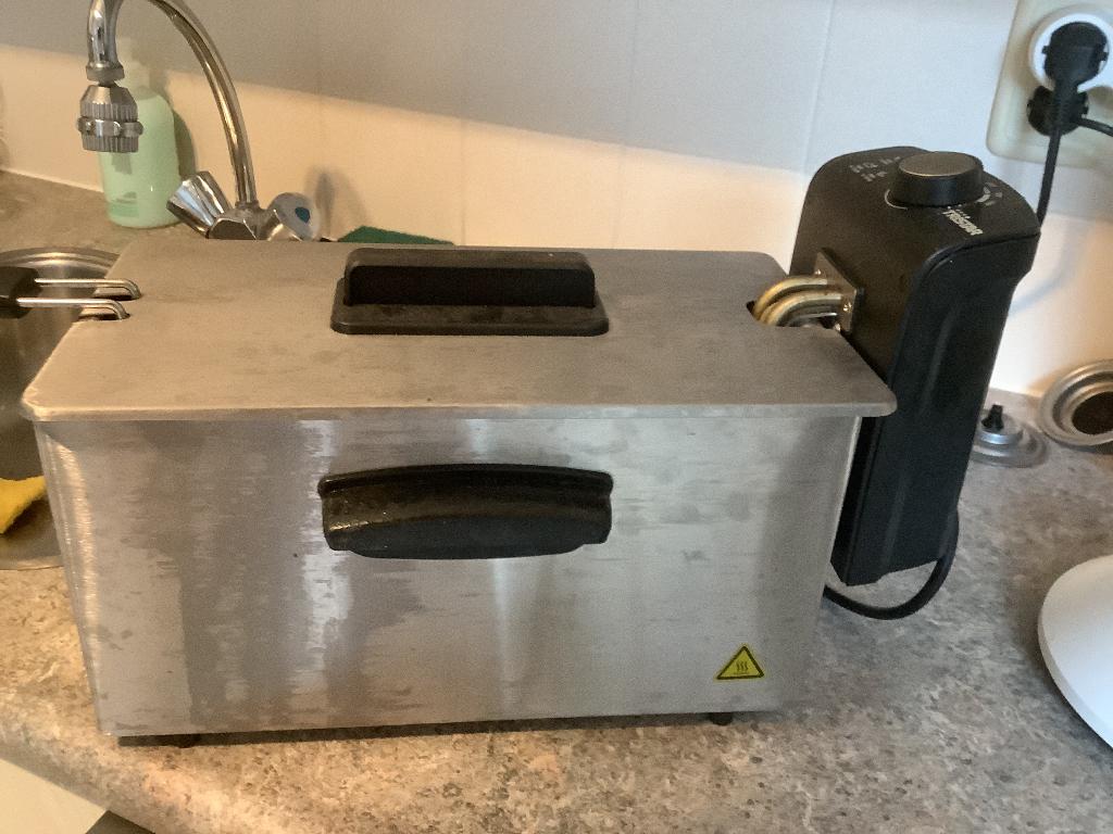 Friteuse, 3 tot 4 liter, Ophalen, Gebruikt, Uitneembare binnenpan